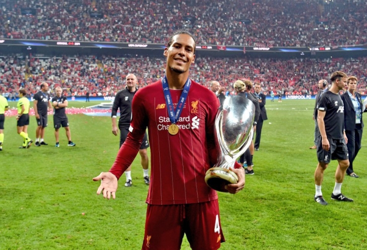 Huyền thoại Liverpool: 'Van Dijk là một dị nhân'