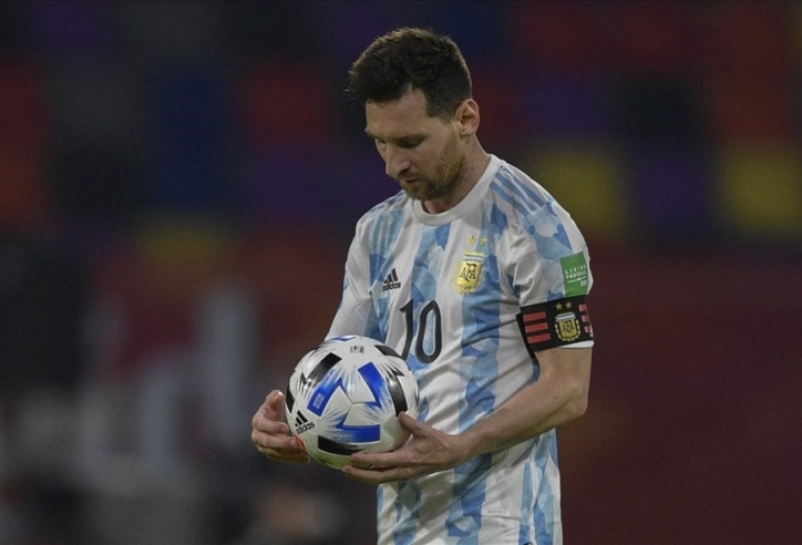 Messi chính thức vượt Ronaldo để độc chiếm một kỷ lục