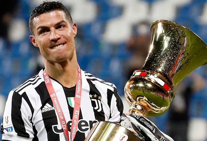 Ronaldo bị báo châu Á đùa giỡn