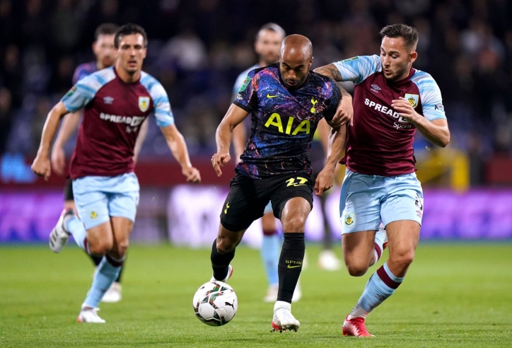 Sao Brazil hóa người hùng giúp Tottenham tiến vào tứ kết cúp Liên đoàn Anh