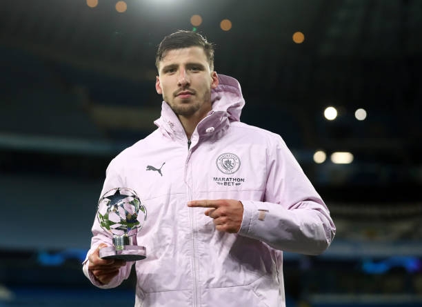 Ruben Dias ‘hóa quái vật’ phòng ngự kinh điển trước PSG
