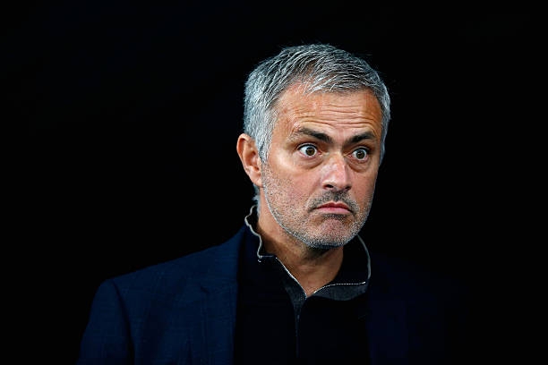 Mourinho bị hãng máy bay giá rẻ ‘mỉa mai’ vụ tới Roma