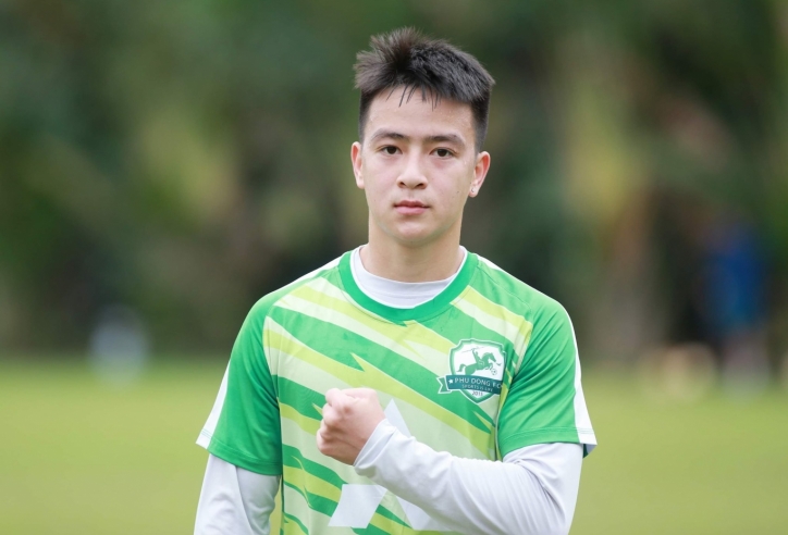 Sao trẻ Hà Nội sút phạt cầu vồng, ăn mừng như Ronaldo
