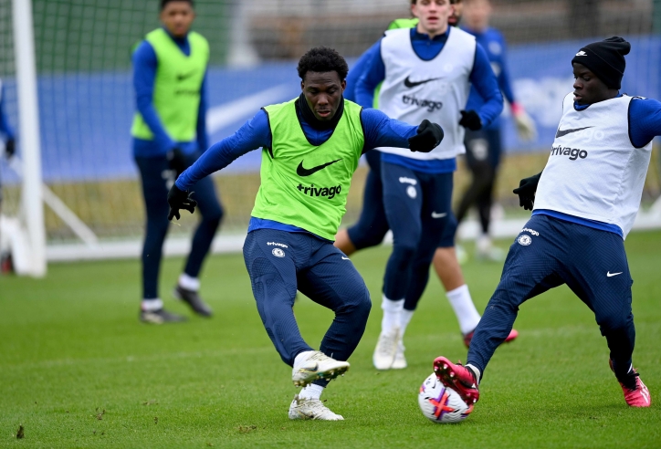 Phải chật vật tìm chỗ đứng, 'cầu thủ đáng yêu nhất Chelsea' được mở đường hồi hương