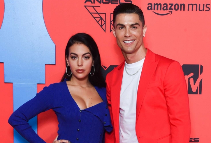Ronaldo chán ngán bạn gái, chuyện tình 'đẹp như mơ' bên bờ vực tan vỡ