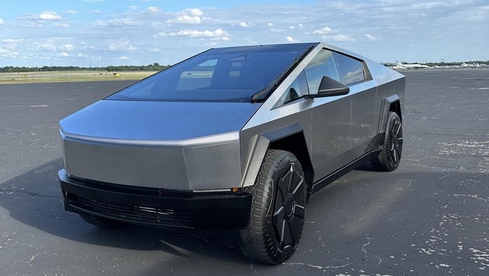 Bán tải nhà Tesla 'gây sốt' với lượng đơn hàng kỷ lục dù chưa đi vào sản xuất