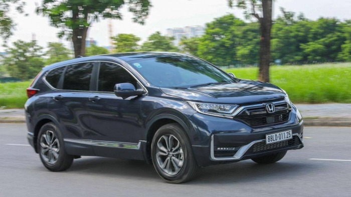 Hàng loạt mẫu ô tô bình dân giảm giá 'sập sàn' đến hàng trăm triệu đồng