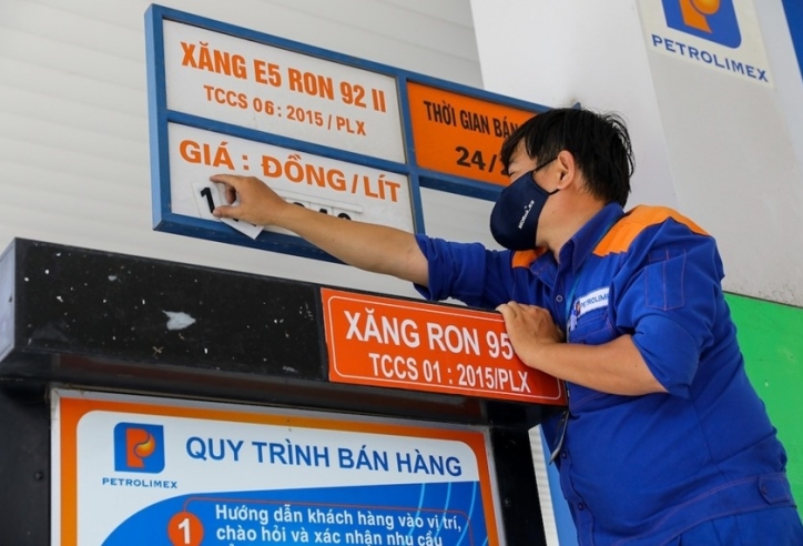 Giá xăng trong nước tiếp tục tăng mạnh, RON 95 lên sát 26.000 đồng/lít