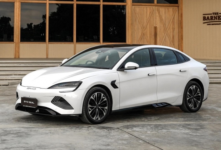 Sedan thuần điện của hãng xe sắp vào Việt Nam 'gây sốt' với lượng đơn hàng khủng chỉ sau 1 tiếng mở bán
