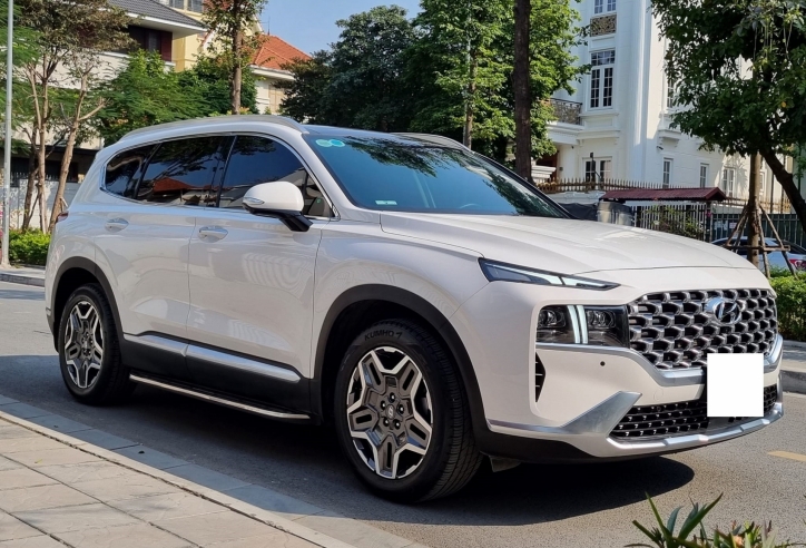 Hyundai Santa Fe chạy lướt xuống giá khó tin chỉ sau 1 năm lăn bánh