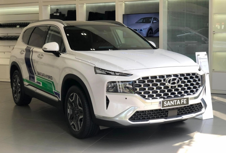 Loạt xe hybrid chạy đua giảm giá tại Việt Nam, cao nhất lên đến hơn 200 triệu đồng