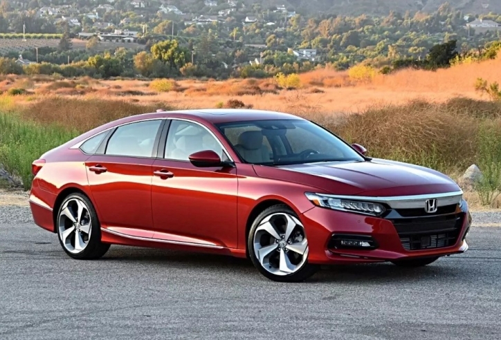 Phân khúc sedan hạng D tháng 01/2024: Duy nhất Accord tăng doanh số, Camry vẫn giữ ngôi đầu