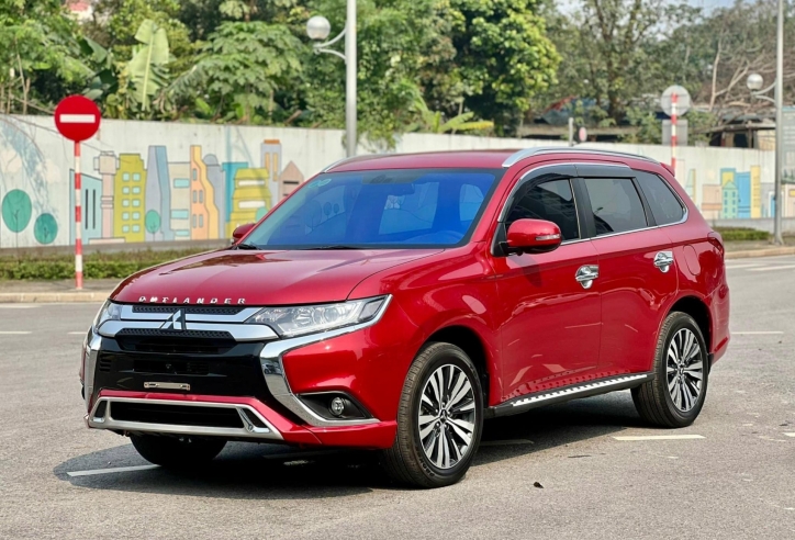Sử dụng 2 năm, SUV 7 chỗ Mitsubishi Outlander chạy lướt bán lại với giá khó tin