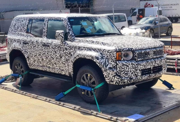 Lộ diện Toyota Land Cruiser Prado phiên bản 'lạ', sẽ sử dụng động cơ mới ít ai ngờ tới?