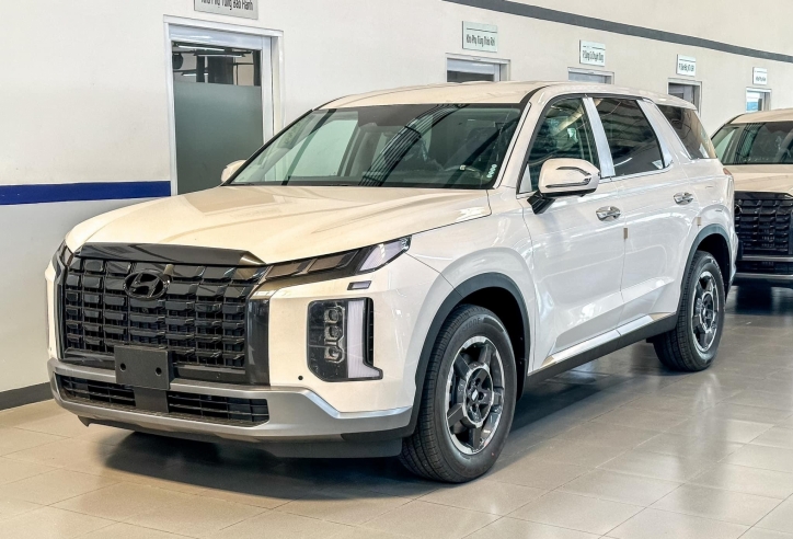 Hyundai Palisade 2023 giảm giá sâu kỷ lục đến 100 triệu đồng, 'phả hơi nóng' lên Ford Explorer
