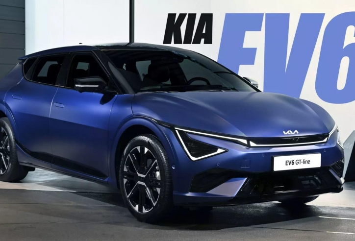 Vén màn SUV điện Kia EV6 2025: Vẻ ngoài sắc sảo hơn, giá quy đổi dự kiến từ hơn 1 tỷ đồng