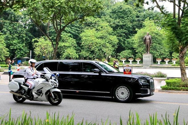 Cận cảnh đoàn xe hộ tống Tổng thống Nga Putin trên đường phố Hà Nội
