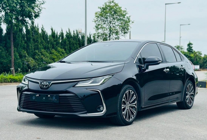 Chỉ sau 1 năm lăn bánh, Toyota Corolla Altis 2023 lên sàn xe cũ với giá thế nào?