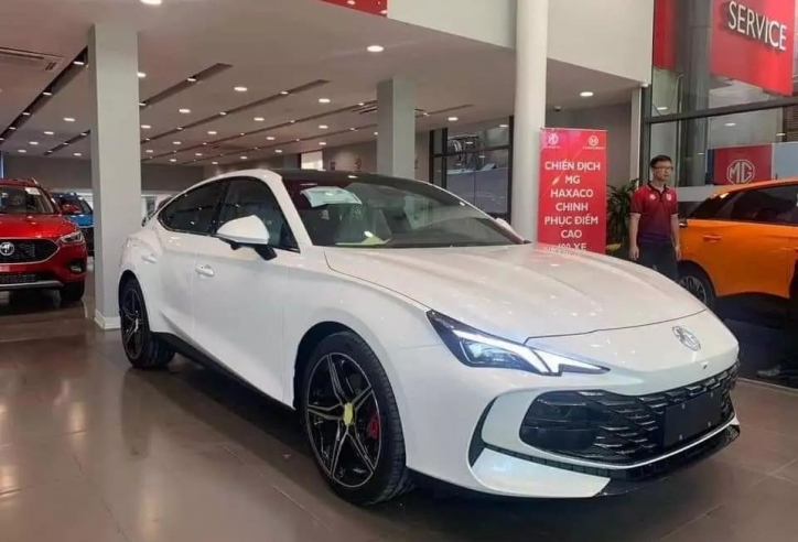 MG7 - đối thủ mới của Toyota Camry 'đổ bộ' đại lý trước ngày ra mắt Việt Nam