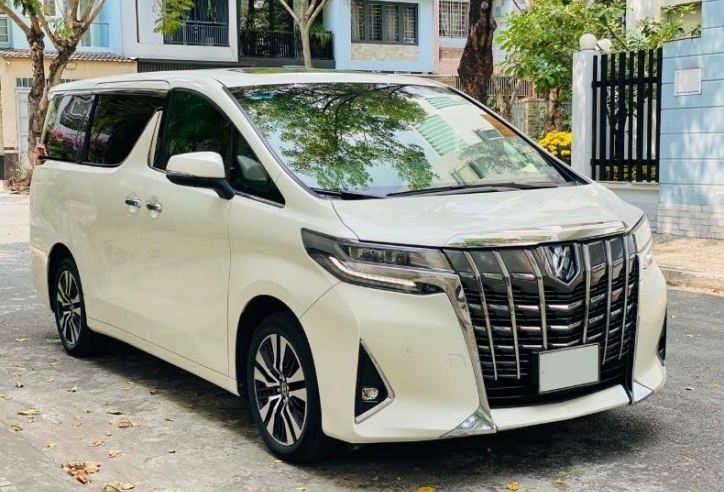 Toyota Việt Nam triệu hồi xe hạng sang Alphard để thay ốp nắp ca-pô