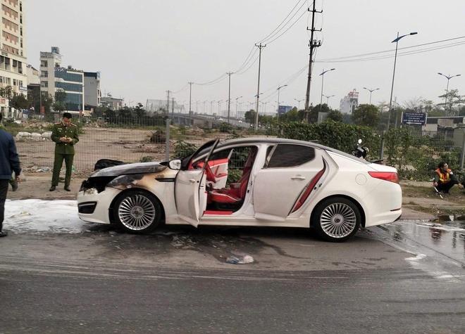 Dè chừng nguy cơ hỏa hoạn khi độ xe: Vụ cháy ô tô Kia tại Hà Nội là lời cảnh báo