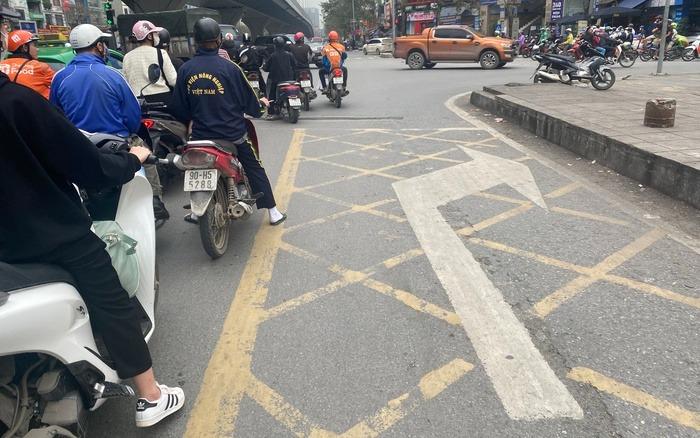 Cẩn trọng khi lái xe qua vạch mắt võng: Những quy định tài xế cần biết để tránh bị phạt nặng