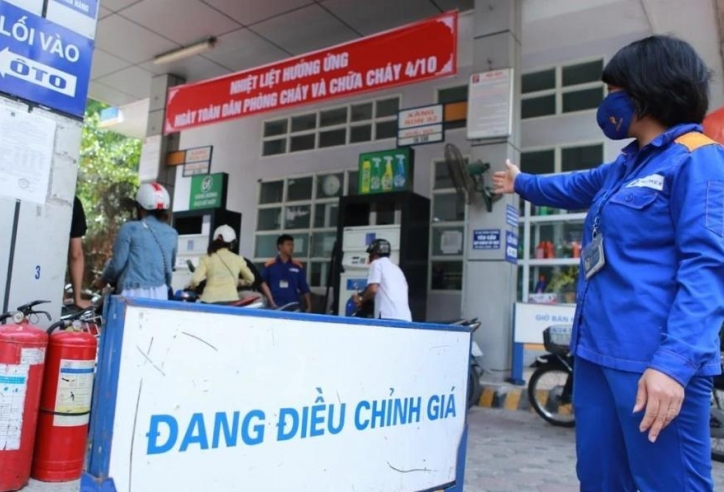 Giá xăng trong nước lập đáy mới, có loại giảm gần 2.000 đồng /lít