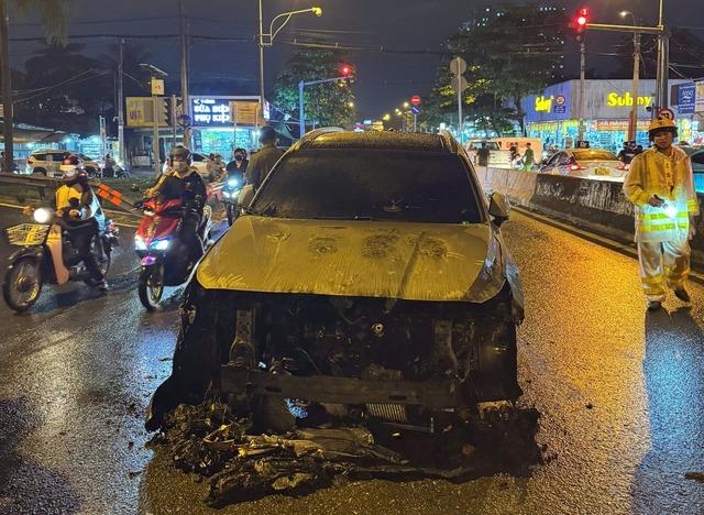 Liên tiếp xảy ra ba vụ cháy ô tô chỉ trong hai ngày, may mắn không có thiệt hại về người