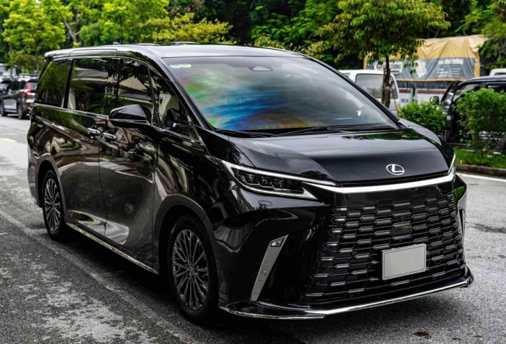 Xe sang Lexus LM 500h 2025 'chạy lướt' 1 tháng rao bán giá cao hơn xe mới