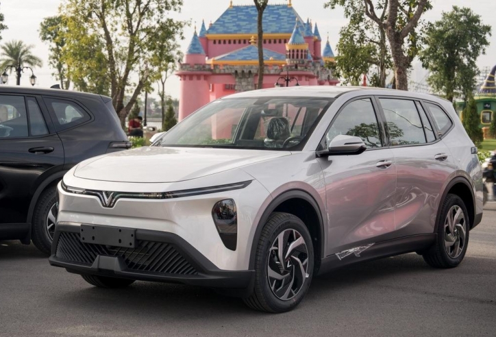 VinFast Limo Green tăng gấp đôi doanh số trong tháng 10, gây áp lực lên Mitsubishi Xpander
