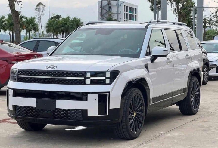 Hyundai Santa Fe Hybrid 2025 lộ diện tại Việt Nam, dự kiến trình làng vào cuối năm?