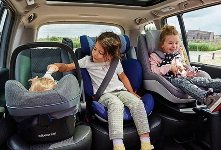 Từ 2026, trẻ dưới 10 tuổi đi ô tô phải dùng thiết bị an toàn: Cục CSGT thông tin các lựa chọn hợp lệ