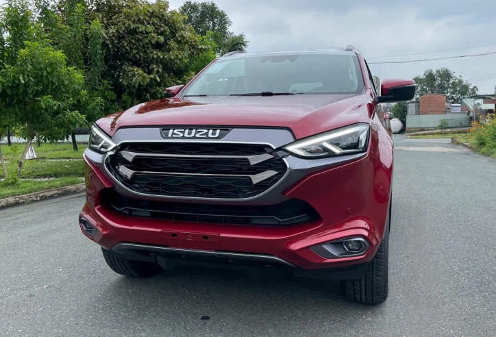 Isuzu mu-X giảm giá tới 330 triệu đồng tại đại lý: SUV 7 chỗ 'dọn kho' dịp cuối năm