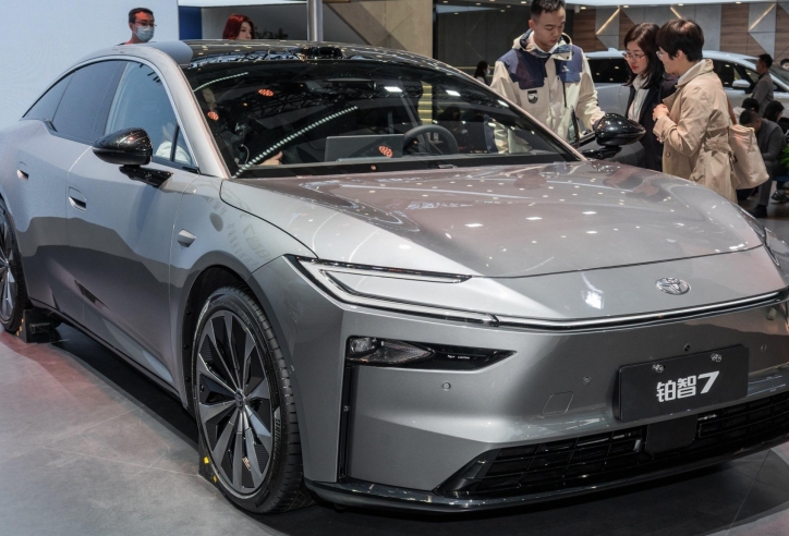 Toyota ra mắt sedan điện cỡ lớn tại Châu Á: Dùng mô-tơ điện Huawei, chạy tối đa 710 km/sạc