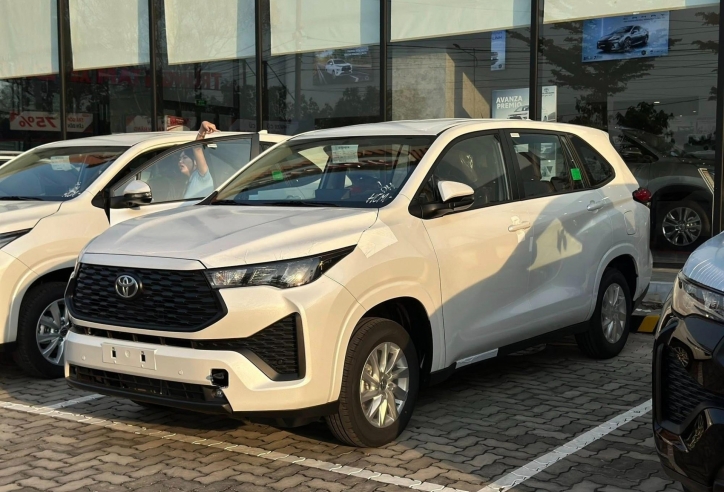 Toyota Innova Cross bản tiêu chuẩn cập bến đại lý Việt trước thềm ra mắt, vẫn có một số trang bị từ bản cao