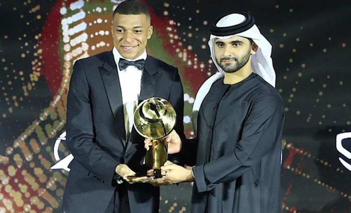 Khoảnh khắc Mbappe vượt qua Ronaldo, Messi đoạt Quả bóng vàng Dubai 2021