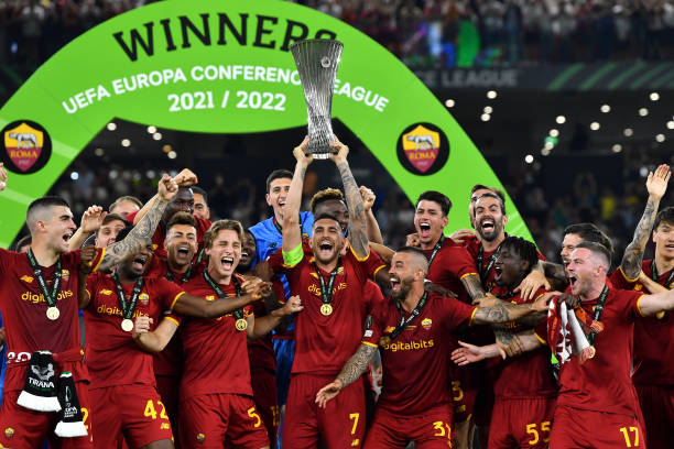 Thắng nghẹt thở Feyenoord, Mourinho đưa AS Roma lên đỉnh châu Âu