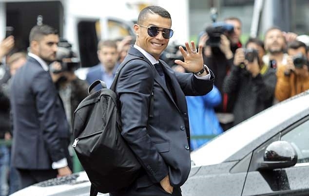 Chuyển nhượng MU 18/6: Ronaldo chốt bến đỗ mới, mua tiền đạo đóng góp 28 bàn/mùa