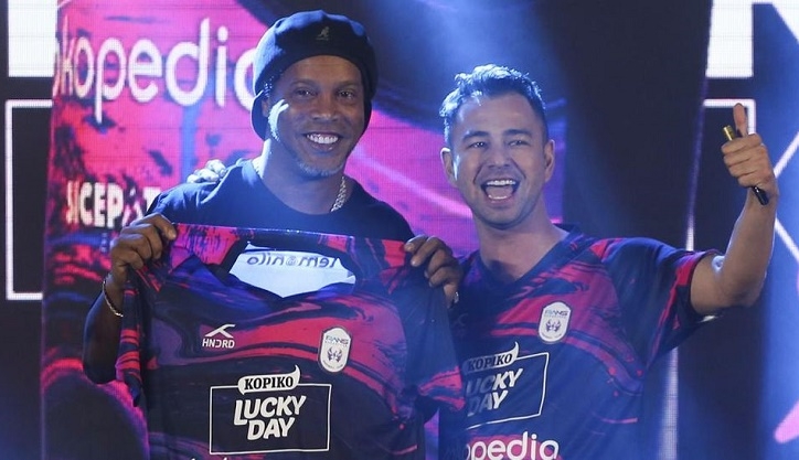 Chính thức tái xuất sân cỏ, Ronaldinho gia nhập đội bóng ở Đông Nam Á