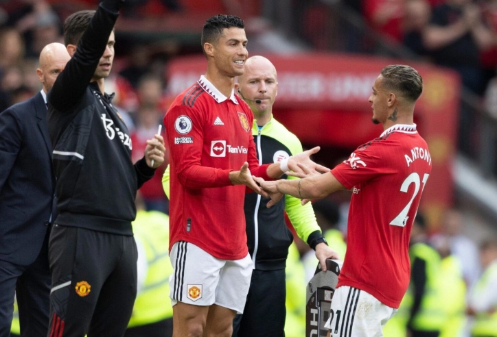 Không phải kỹ năng đá bóng, Antony chỉ rõ lí do vì sao Ronaldo giỏi hơn Messi