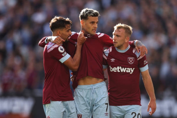 Ngược dòng mãn nhãn Fulham, West Ham dần thoát ra khỏi khủng hoảng