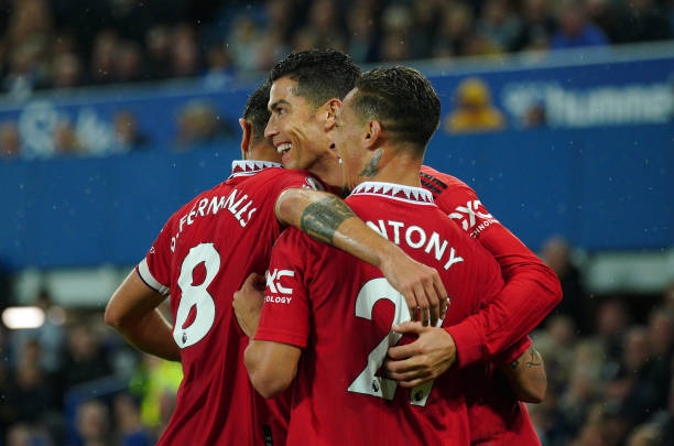 Ronaldo trở lại, MU ngược dòng đầy cảm xúc trước Everton
