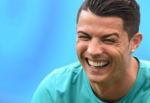 Cristiano Ronaldo: 'Rooney ghen tị vì tôi giỏi và đẹp trai hơn cậu ấy'