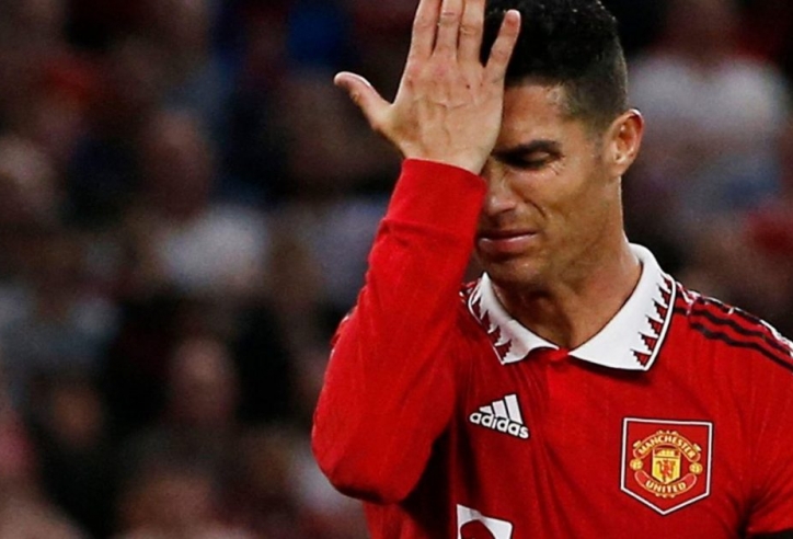 CĐV MU hát bài hát về Ronaldo để ca ngợi 'người kế thừa' CR7