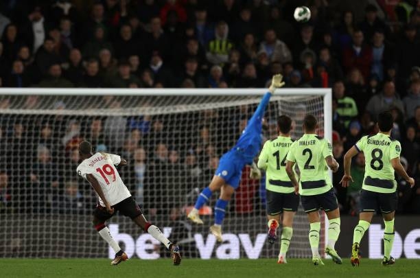 Thi đấu thất vọng, Man City bị đội 'nhược tiểu' loại khỏi cúp Liên đoàn Anh