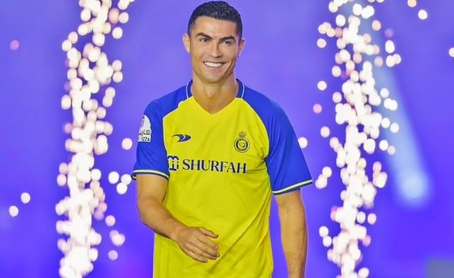 Tin chuyển nhượng tối 25/1: Hé lộ nơi Ronaldo giải nghệ, PSG muốn Ziyech