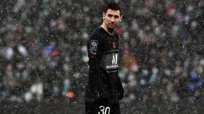 Ở lại PSG, Messi trả giá bằng 'niềm tự hào' vĩ đại nhất cuộc đời