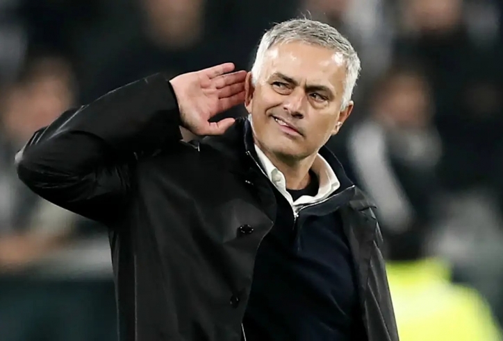 Từ chối PSG, Mourinho có bến đỗ là 'gã khổng lồ' của Ngoại hạng Anh?