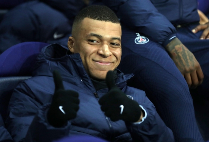 Mbappe có cử chỉ đốn tim triệu fan trong ngày PSG đăng quang Ligue 1