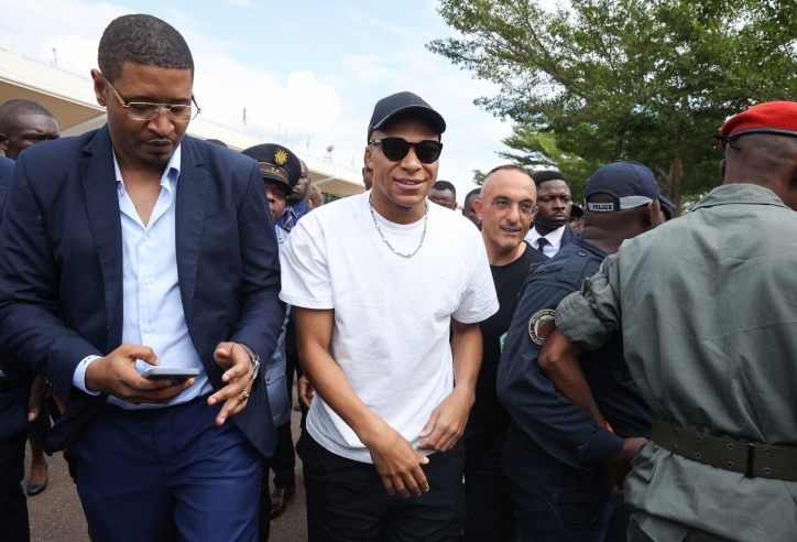 Mặc kệ tương lai ở PSG, Mbappe đã đáp máy bay tới bến đỗ bất ngờ